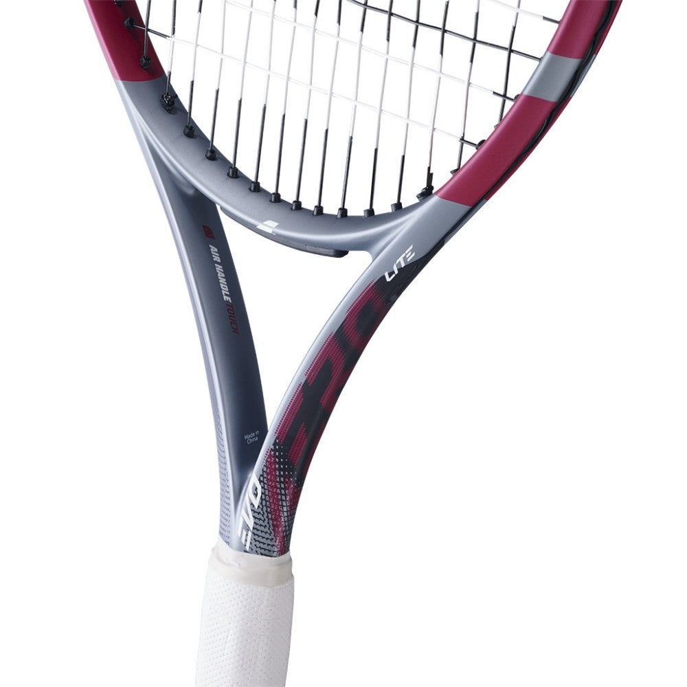 Тенис ракета Babolat EVO Aero Lite Pink GEN2, лека и комфортна, идеална за напреднали играчи с аеродинамичен дизайн.