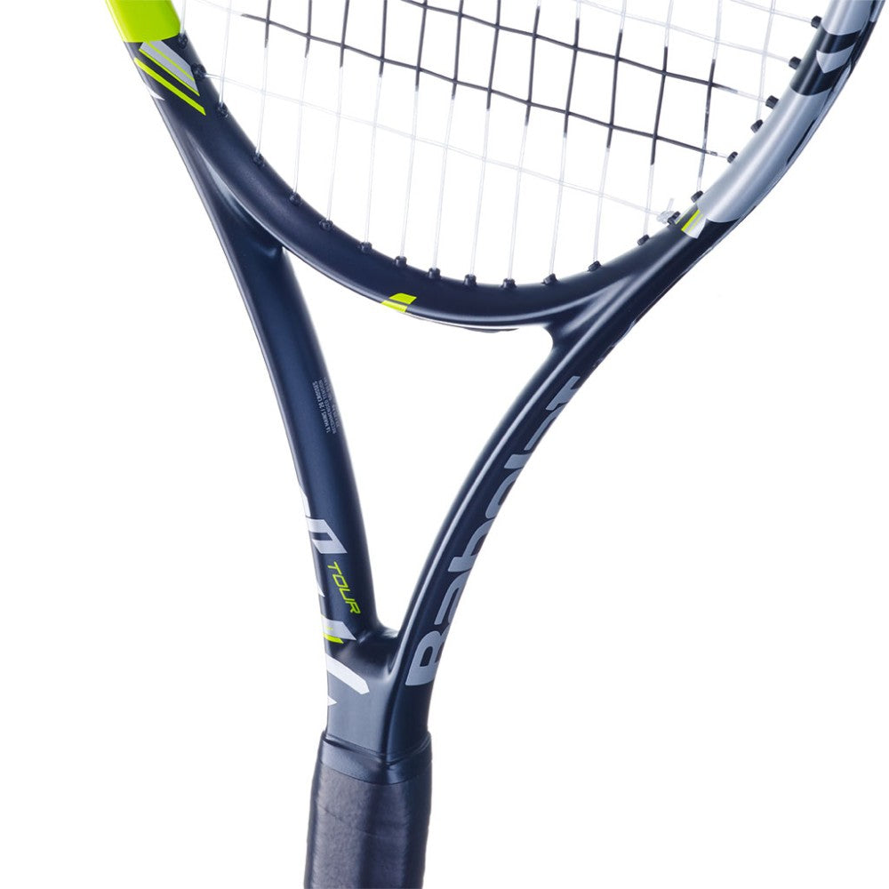 Тенис ракета Babolat Pulsion Tour, детайл на рамката и мрежата, перфектен баланс между контрол и мощност.