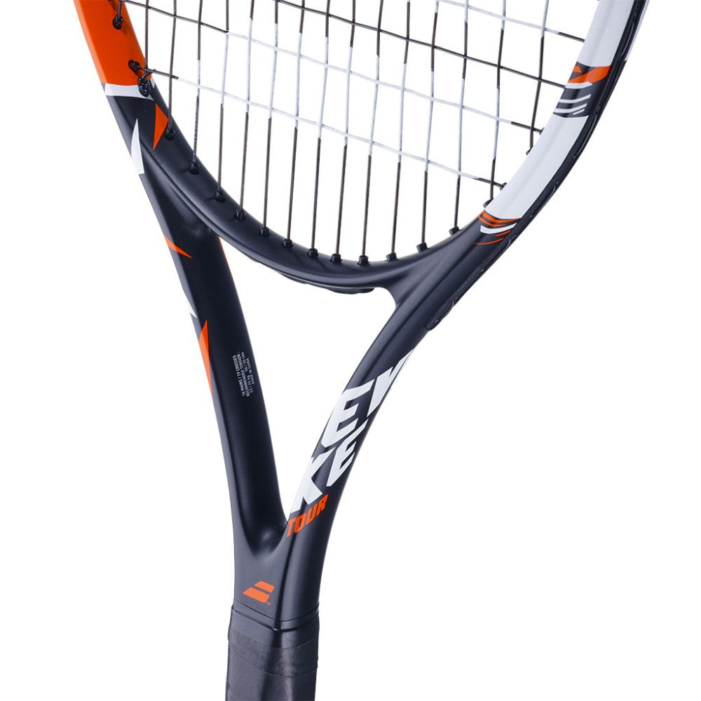 Тенис ракета Babolat Evoke Tour с графитна конструкция, подходяща за начинаещи тенисисти и уверени удари.