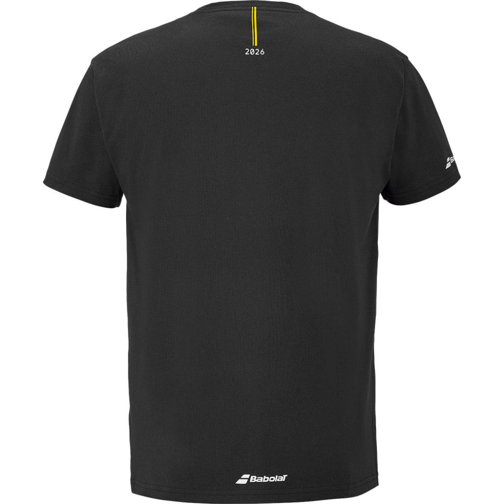 Мъжка тениска Babolat Exercise Message Tee Black - 80% памук и 20% рециклиран полиестер. Меко усещане при носене, дишаща материя, бързосъхнещи свойства и висока издръжливост при ежедневна употреба. Класическата кройка в черен цвят