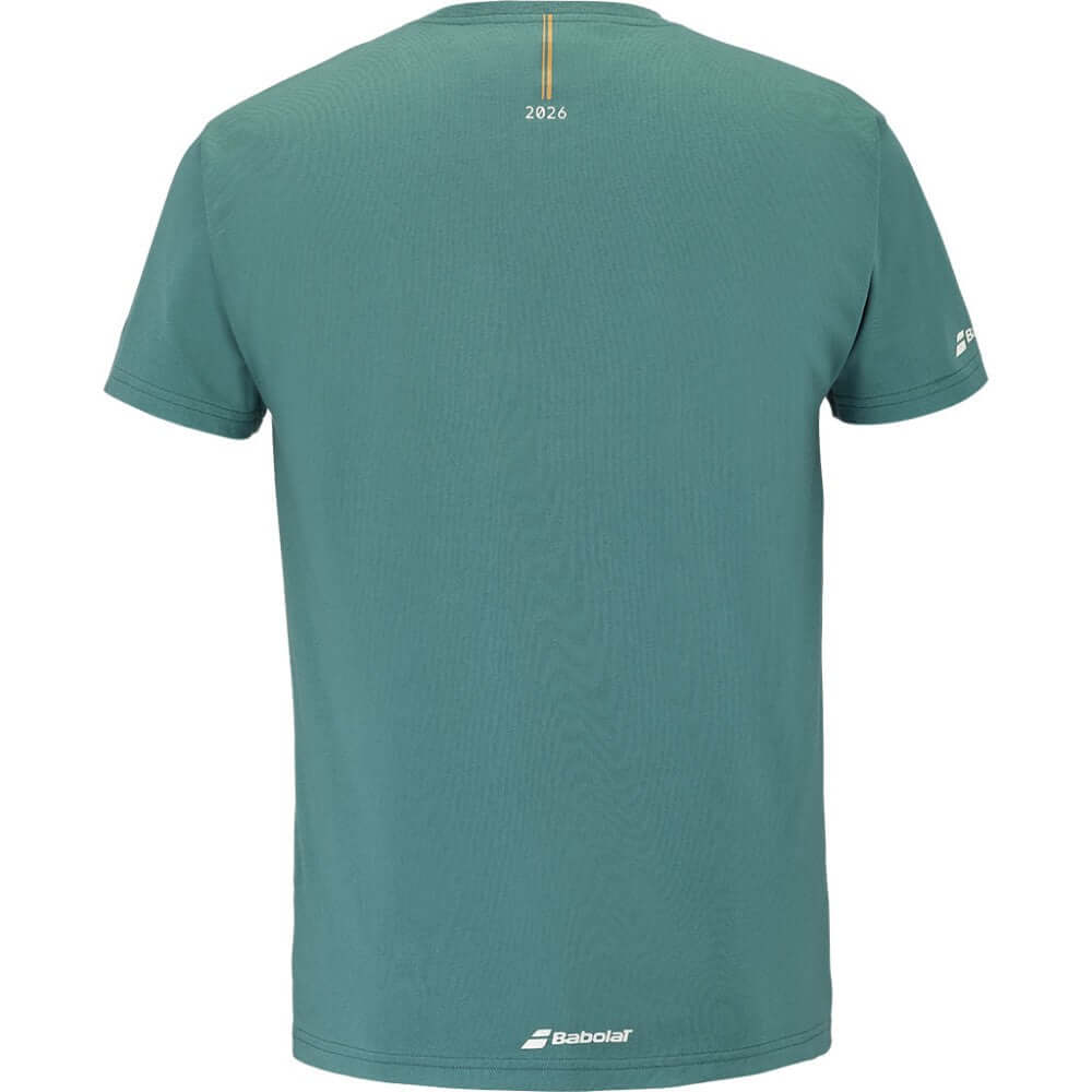 Мъжка тениска Babolat Exercise Message Tee North See - 80% памук и 20% рециклиран полиестер. Мека и приятна на допир материя с бързосъхнещи свойства и висока издръжливост при ежедневно носене. Класическа кройка осигурява свобода на движение. Зелен цвят