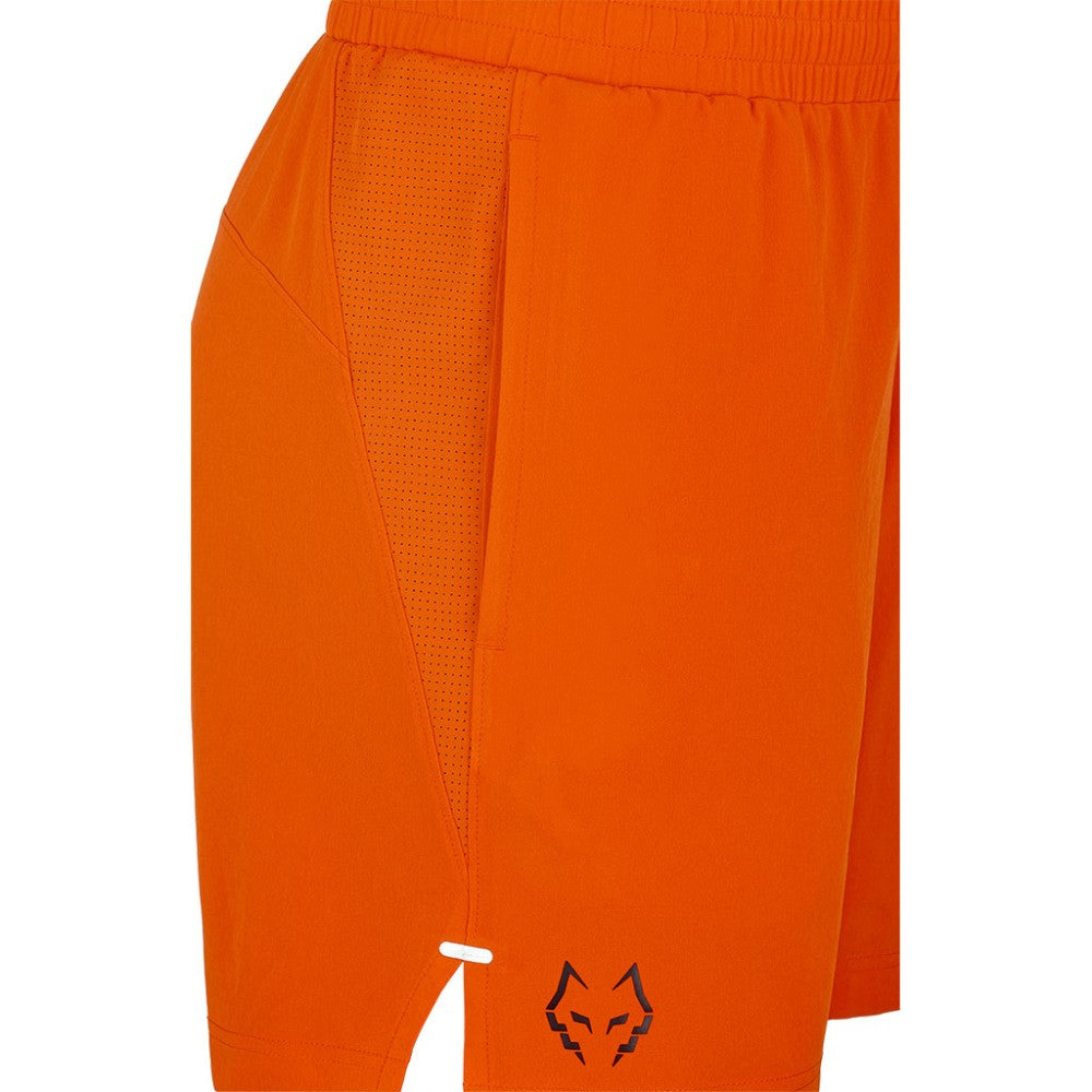 Мъжки шорти BABOLAT LEBRON RED ORANGE за играчи, които търсят отличен комфорт и свобода на движение по време на всеки мач. Изработени от 86% рециклиран полиестер и 14% еластан. Оранжев цвят