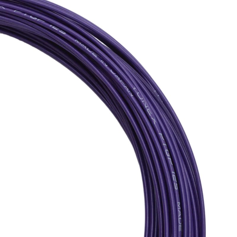 Рулон Yonex Polytour Pro 1.25, 1.30 Midnight Purple, монофиламентен кордаж за тенис с висок контрол и стабилност.