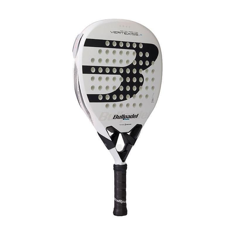 Bullpadel Vertex Jr Boy 26 padel racket with a diamond shape, Polyglass face, Evalastic core, and CarbonTube carbon frame, designed for advanced young players.