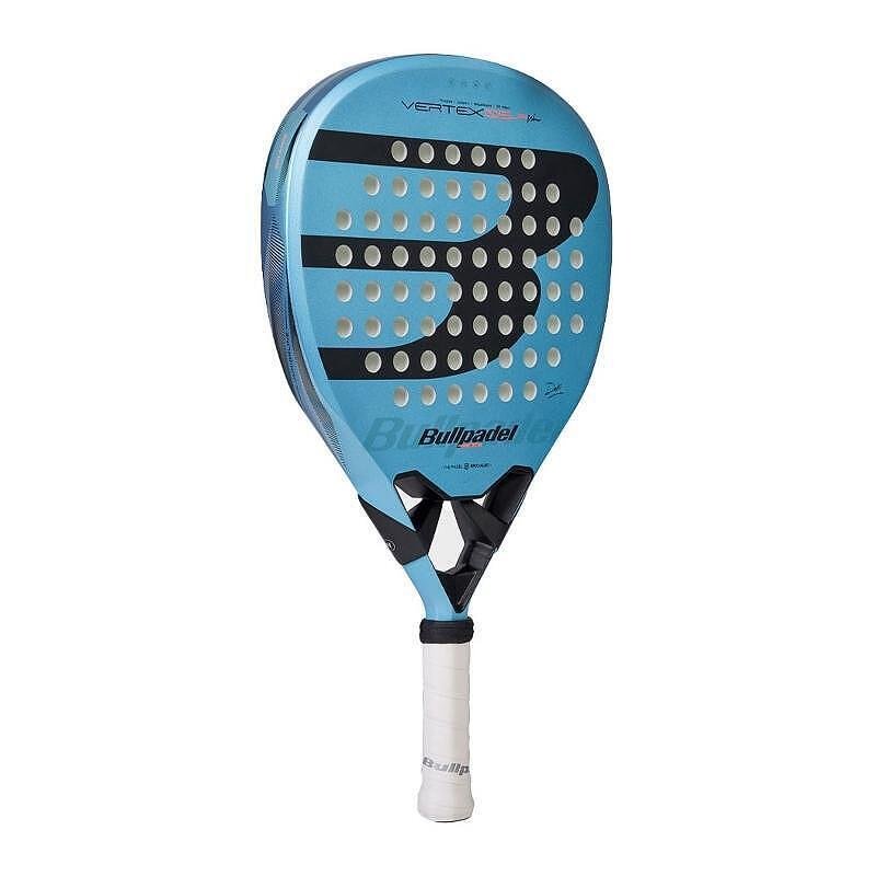 Bullpadel Vertex Jr Girl 26 padel racket with a diamond shape, Polyglass face, Evalastic core and CarbonTube carbon frame, designed for advanced young female players.