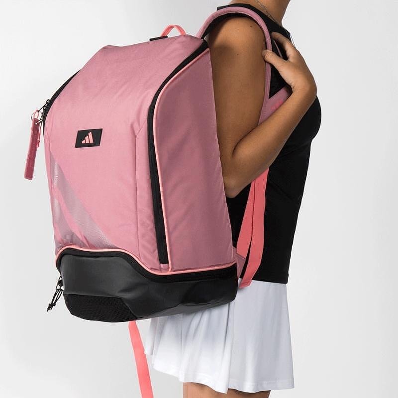 Падел раница Adidas Protour Pink 2026 в цвят Orange Rose с термоизолирано отделение за падел ракета, вентилирано долно отделение и омекотен гръб за комфорт при носене.
