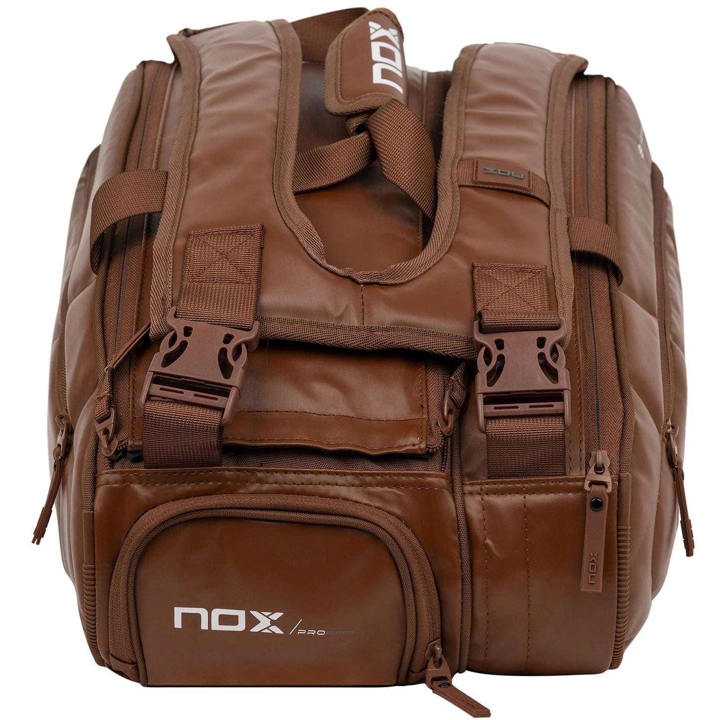 Падел сак NOX Pro Series Brown – стилен спортен сак в кафяв цвят с термоотделение, отделение за обувки и място за до 3 падел ракети.