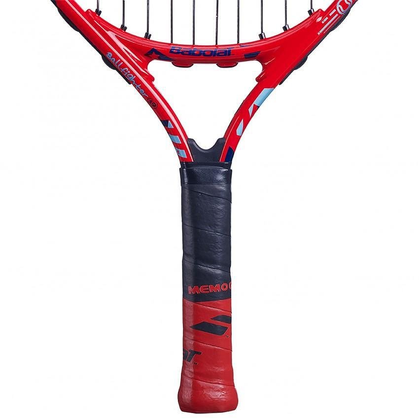 Babolat Ballfighter 19 tennis racket for children aged 4-5 with a comfortable grip and child-friendly design