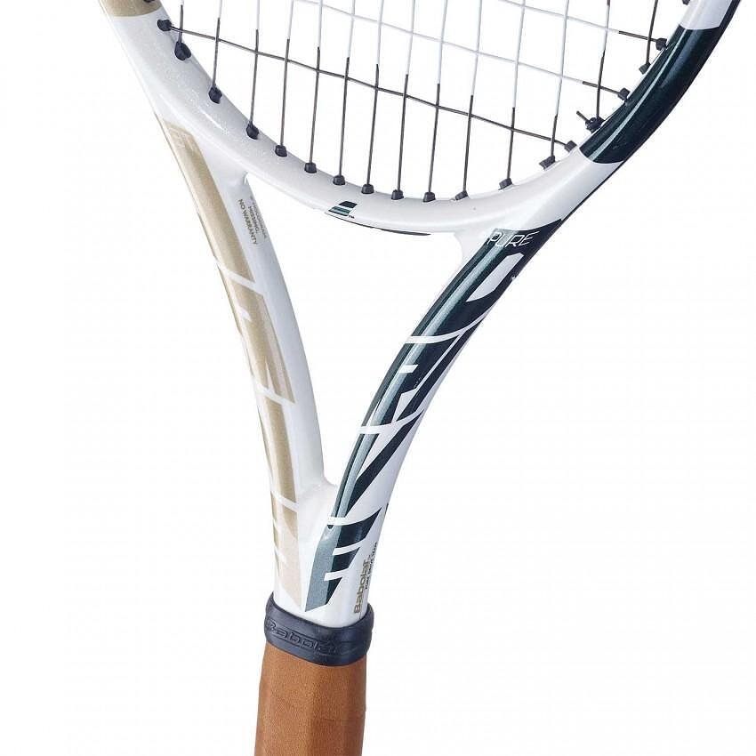 Тенис ракета Babolat Pure Drive Team Wimbledon Gen10 – лека и универсална тенис ракета Babolat с Wimbledon дизайн.