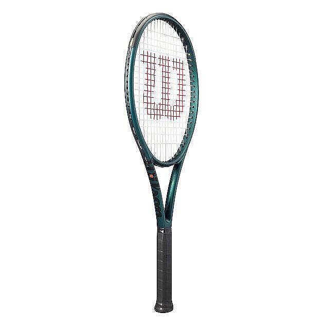Wilson Blade 100UL V9 tennis racket – a lightweight and maneuverable Wilson tennis racket, ideal for comfort and control.