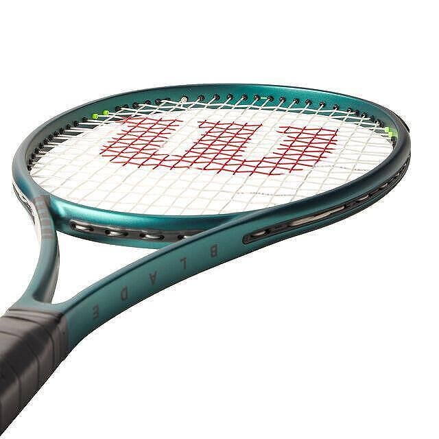 Wilson Blade 98 18x20 V9 tennis racket - precise control, power and stability for advanced players.