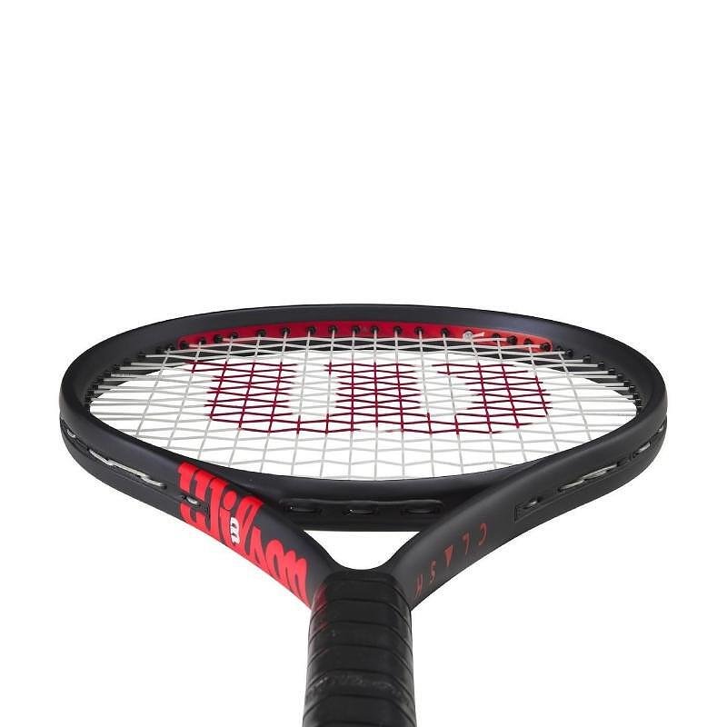 Тенис ракета Wilson Clash 26 V3.0 – лека юношеска ракета с комфорт, контрол и черен дизайн.
