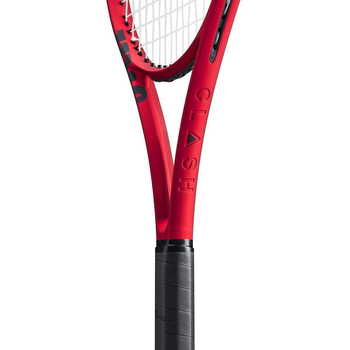 Tennis racket Wilson Clash 98 V2.0 in a red-black design for precision and control, suitable for tennis equipment
