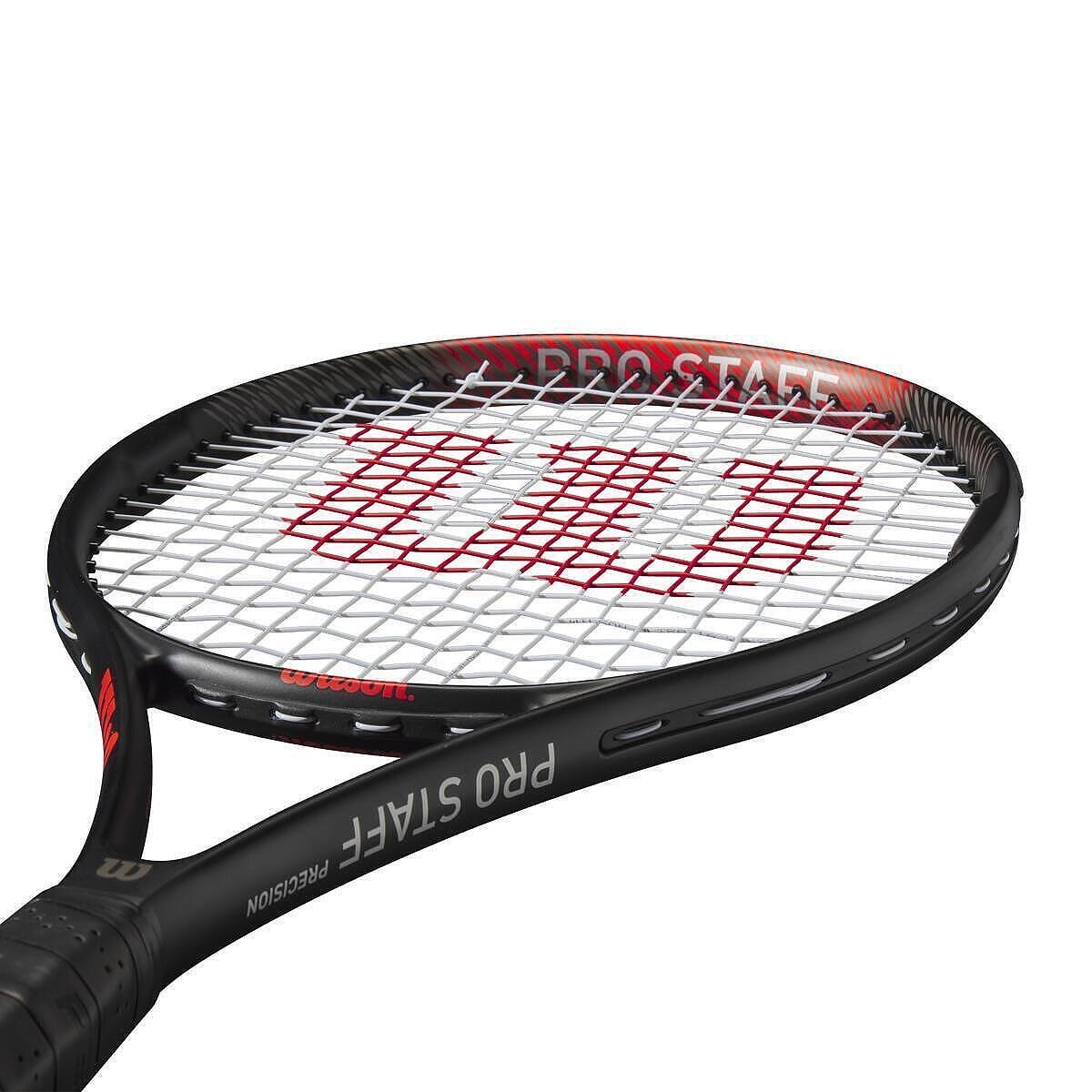 Тенис ракета Wilson Pro Staff Precision 103 – лека, маневрена ракета с графитна рамка и голяма идеална точка.