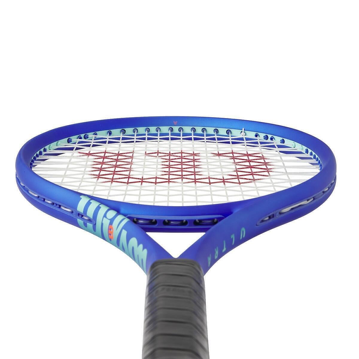 Rachetă de tenis Wilson Ultra 100 V5 – rachetă albastră, modernă și puternică pentru control, spin și joc de competiție