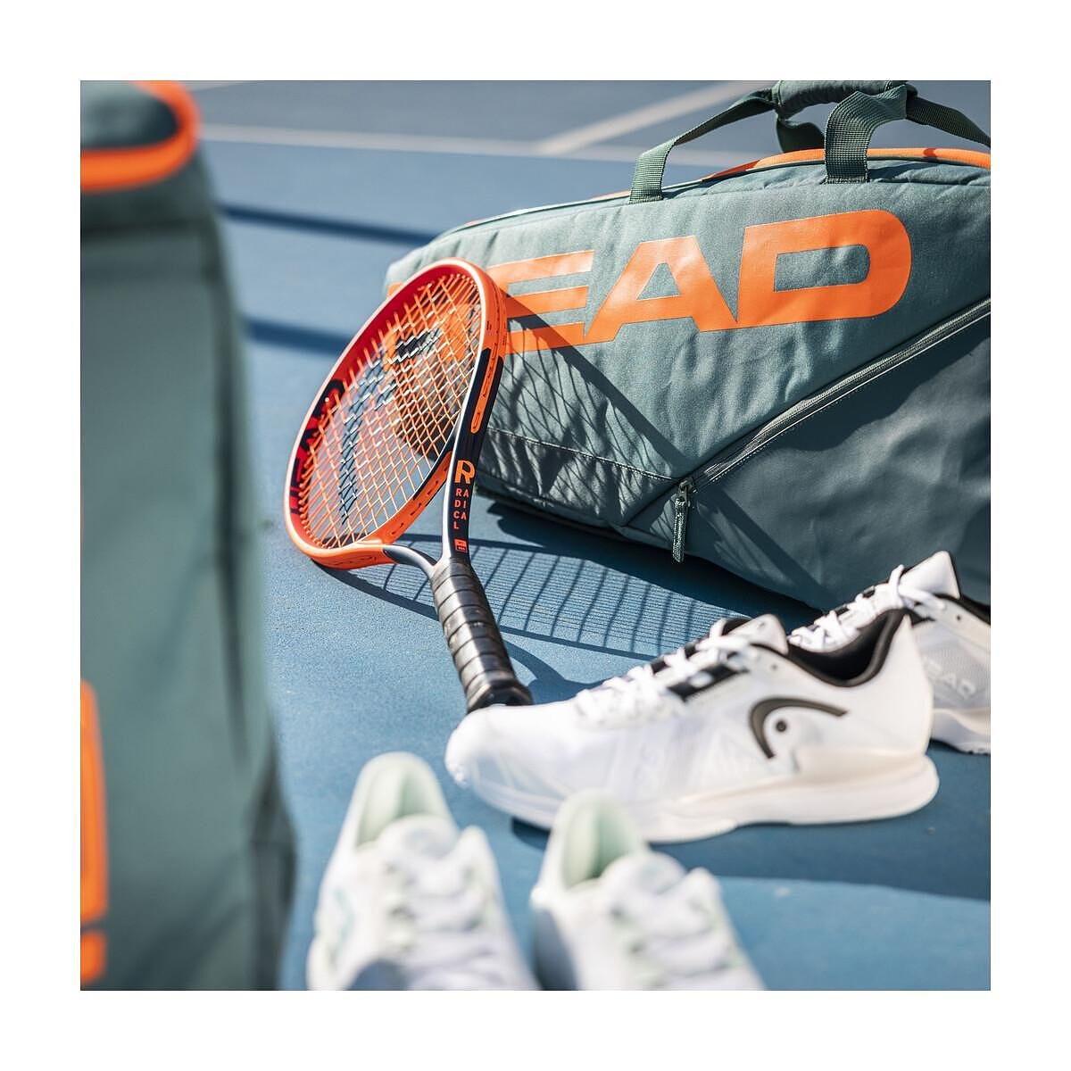 Тенис сак HEAD PRO RACQUET TENNIS BAG M - 6 ракети за тенис и аксесоари, стилен зелен дизайн