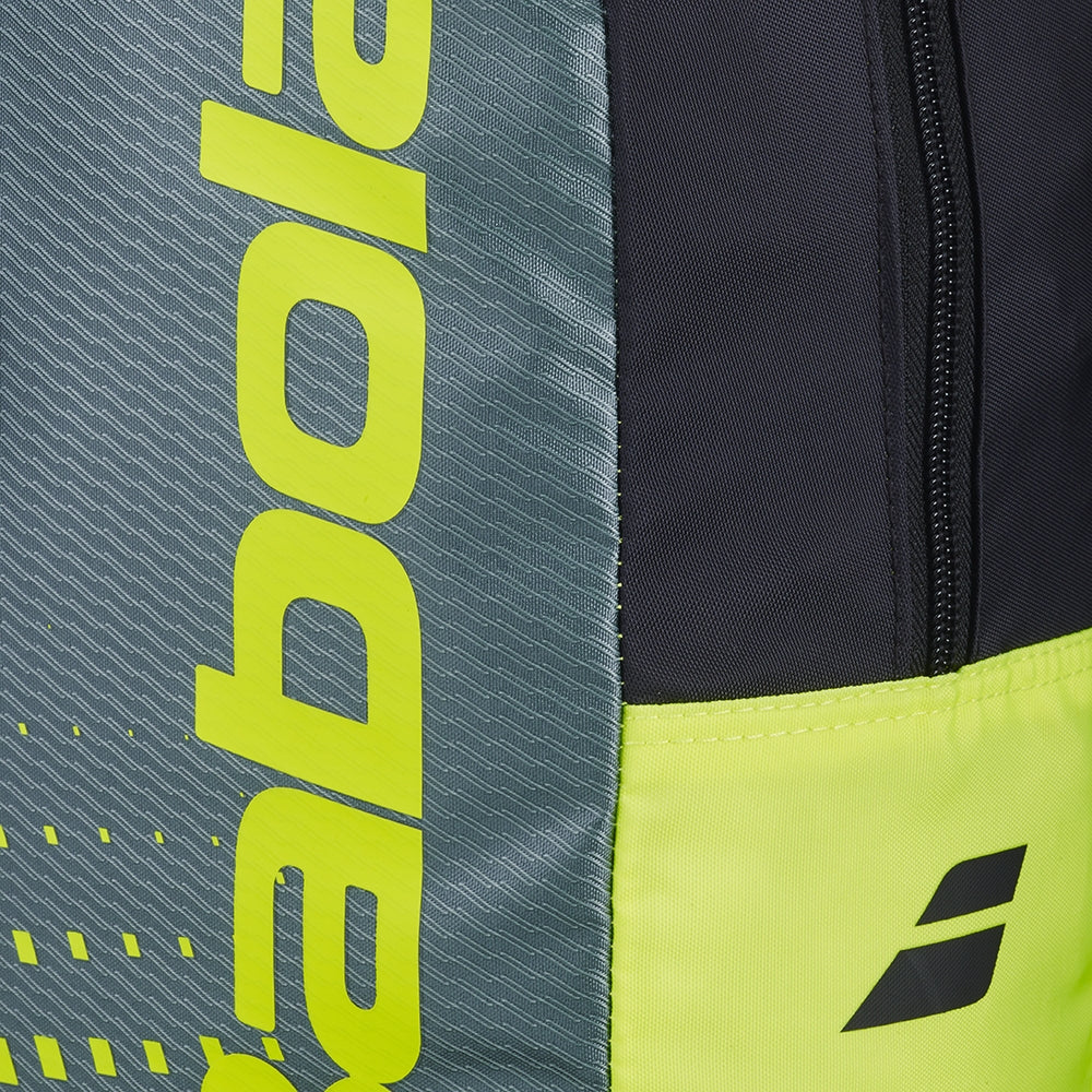 Детска раница Babolat Kids в зелено и черно, идеална за тенис и падел, с логото на Babolat.