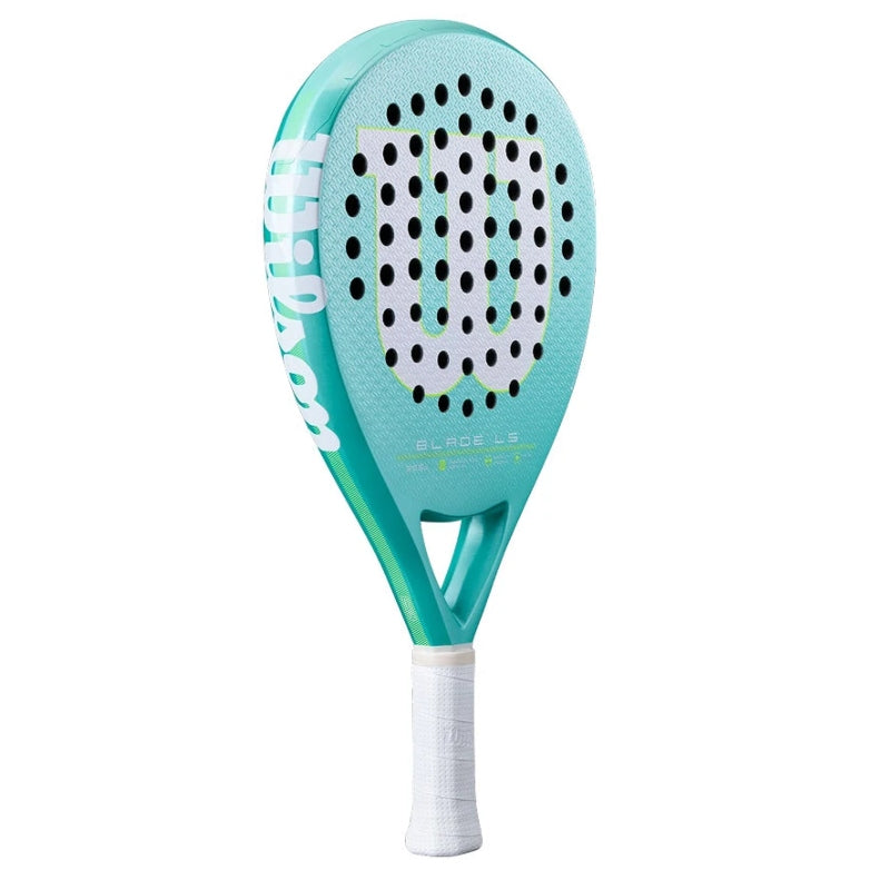 Падел ракета Wilson Blade LS V4 с иновационен дизайн и лека конструкция за комфортна игра.