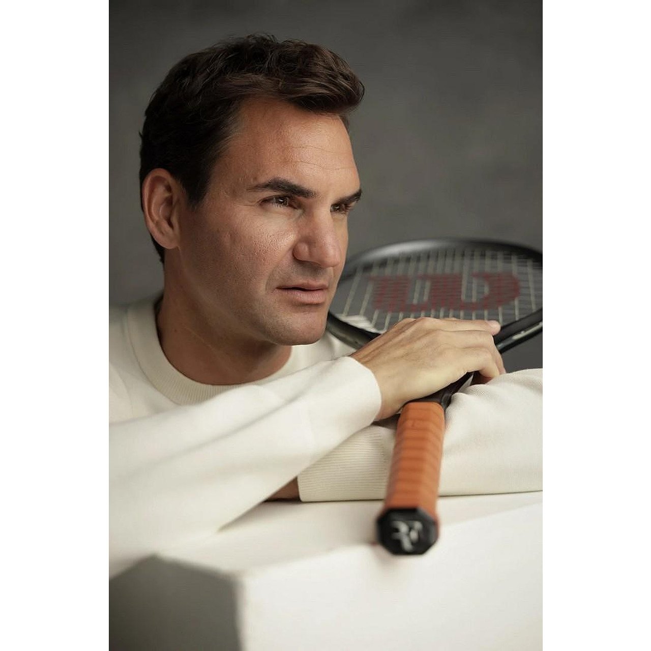 Основен грип Wilson RF Roger Federer Premium Leather за тенис ракета с RF лого и естествена кожа