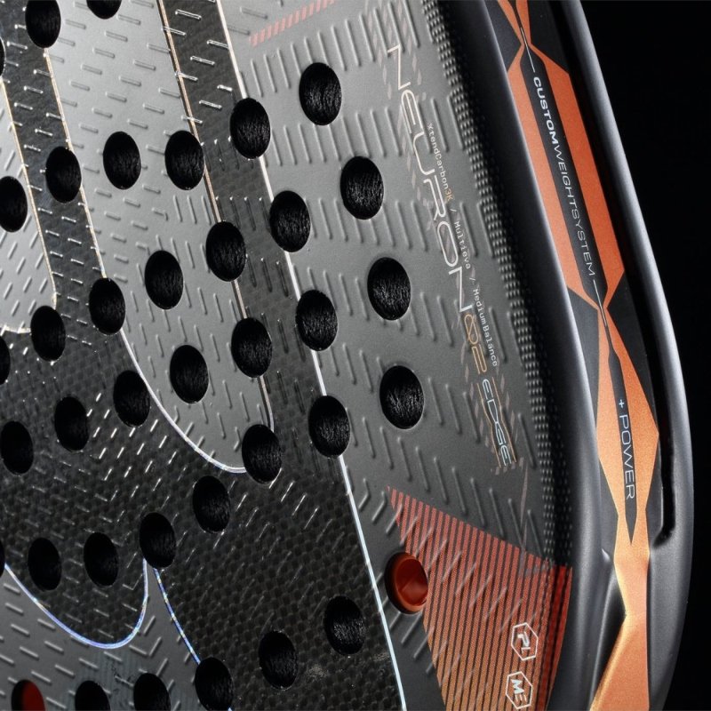 Падел ракета Bullpadel Neuron 02 EDGE с хибридна форма, идеална за напреднали играчи и максимален контрол.