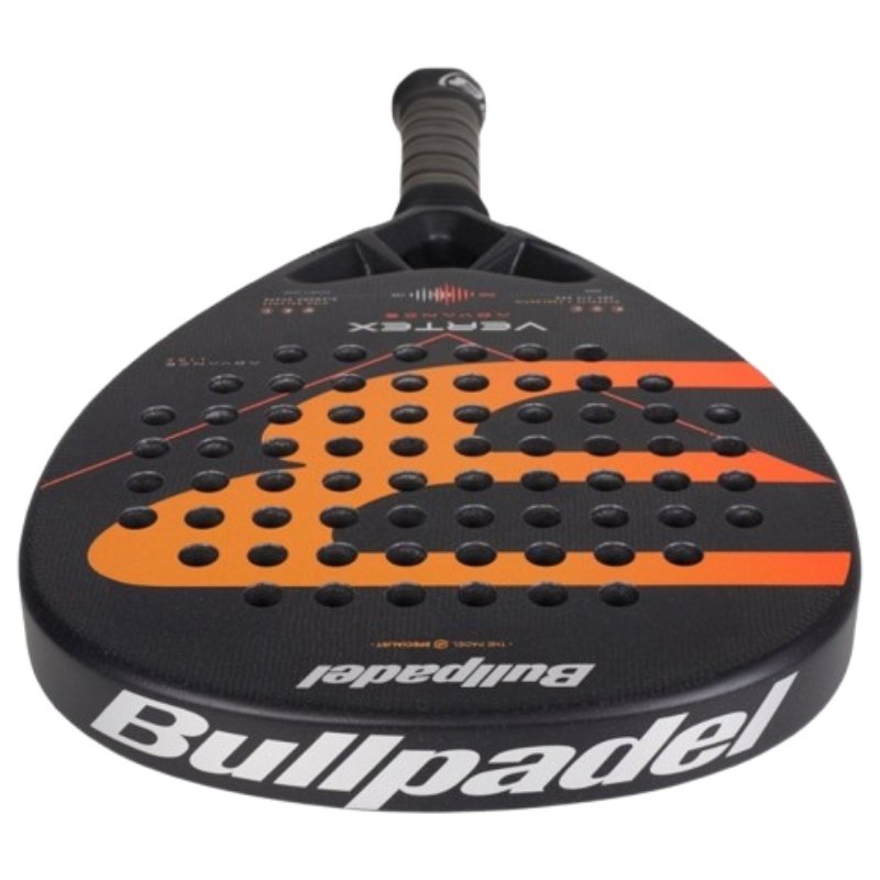 Падел ракета Bullpadel Vertex Advance с диамантена форма и оптимизиран sweet spot за агресивна игра.