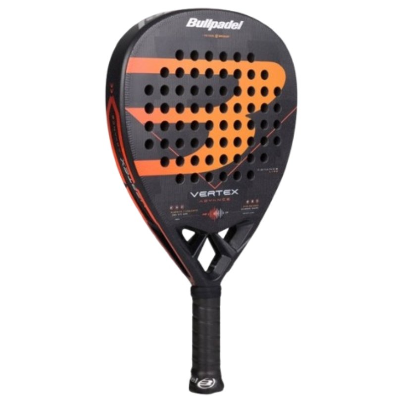 Падел ракета Bullpadel Vertex Advance с диамантена форма, оптимизирано място за удар и модерен дизайн.