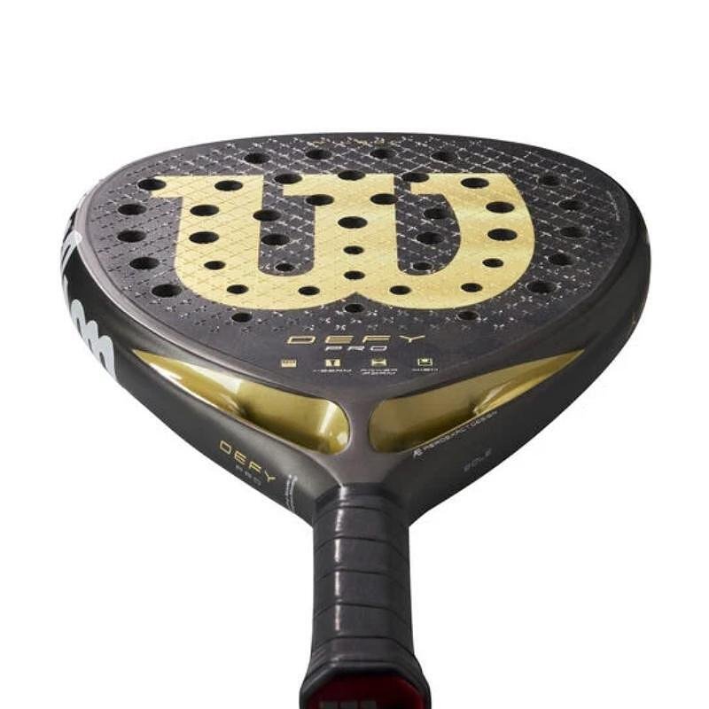 Rachetă de padel Wilson Defy Pro V1 pentru joc agresiv, putere și spin, formă de diamant și carbon 15K.