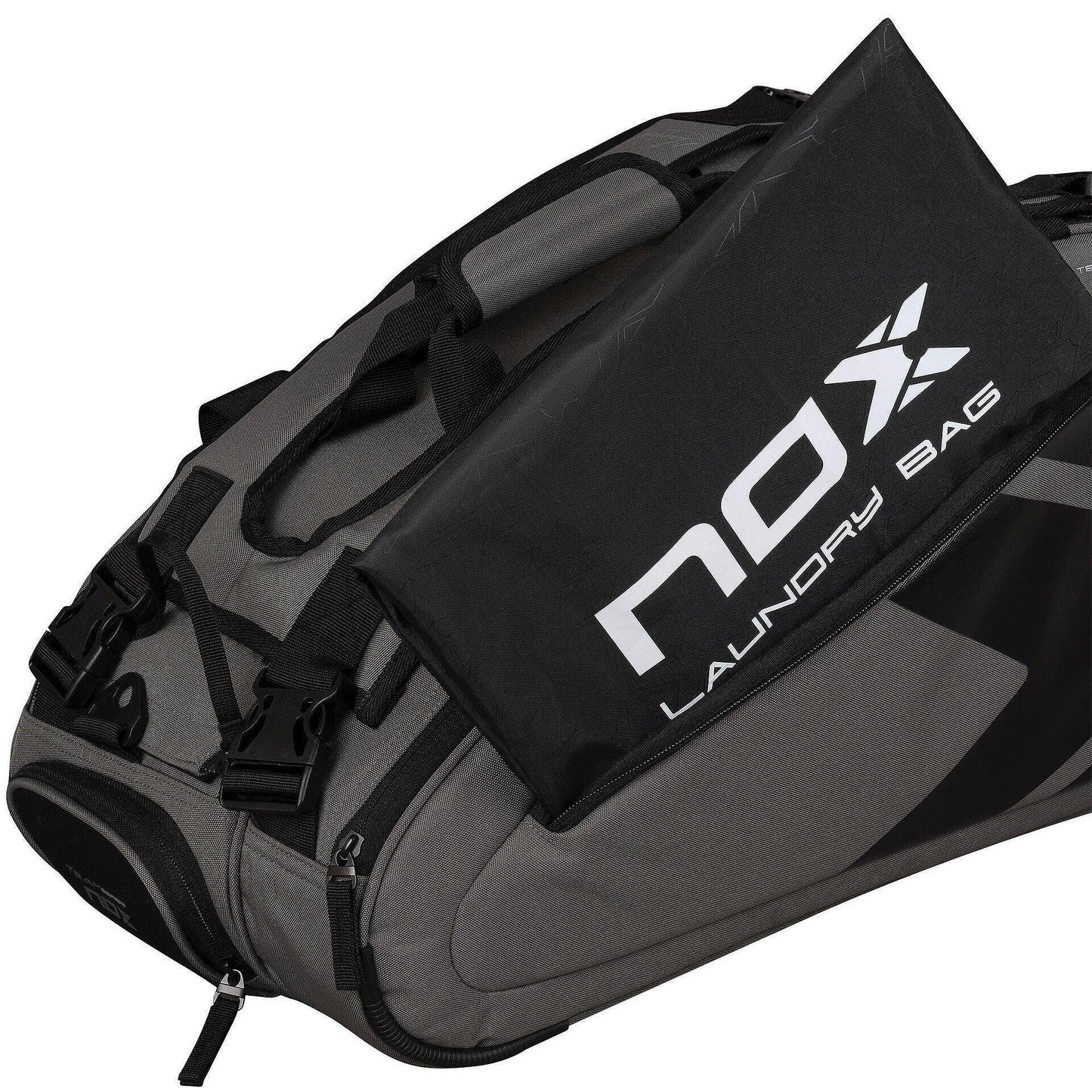 Geantă de padel NOX TEAM AT10 – geantă sport gri-neagră, cu compartiment termoizolat, compartiment pentru încălțăminte și pentru până la 3 rachete de padel, inspirată de Agustín Tapia.