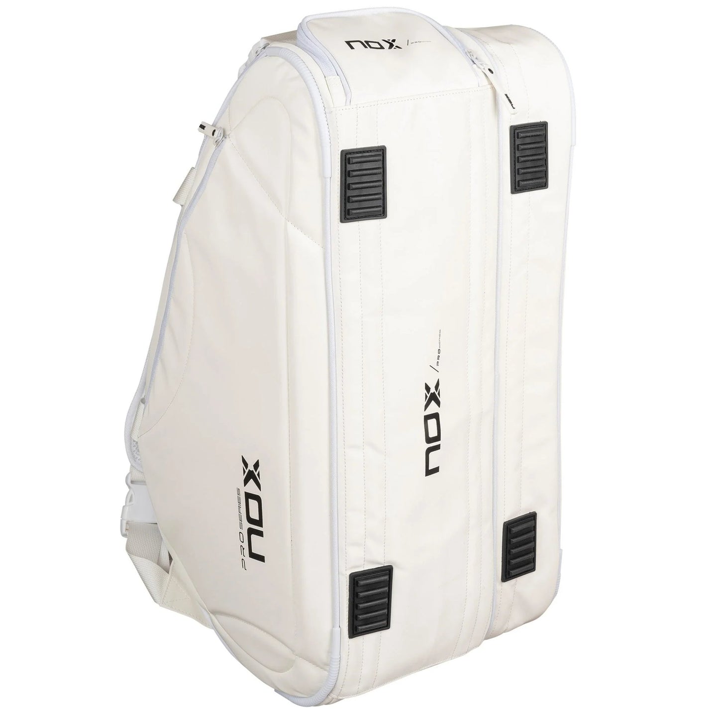 Geantă de padel NOX Pro Series White – geantă sport stilată, de culoare albă, cu compartiment termic, compartiment pentru încălțăminte și spațiu pentru până la 3 rachete de padel.