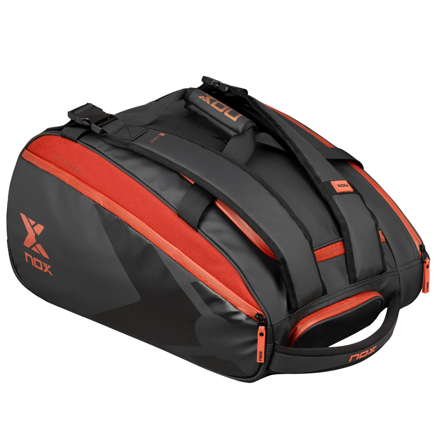 Geantă de padel NOX LUXURY – geantă sport negru-roșie cu compartiment termoizolat, compartimente pentru pantofi și accesorii, design elegant și rezistent.