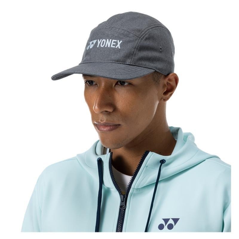 Șapcă Yonex Cap 40096 Charcoal – șapcă unisex stilată pentru confort și stabilitate, ideală pentru echipament de tenis și padel.