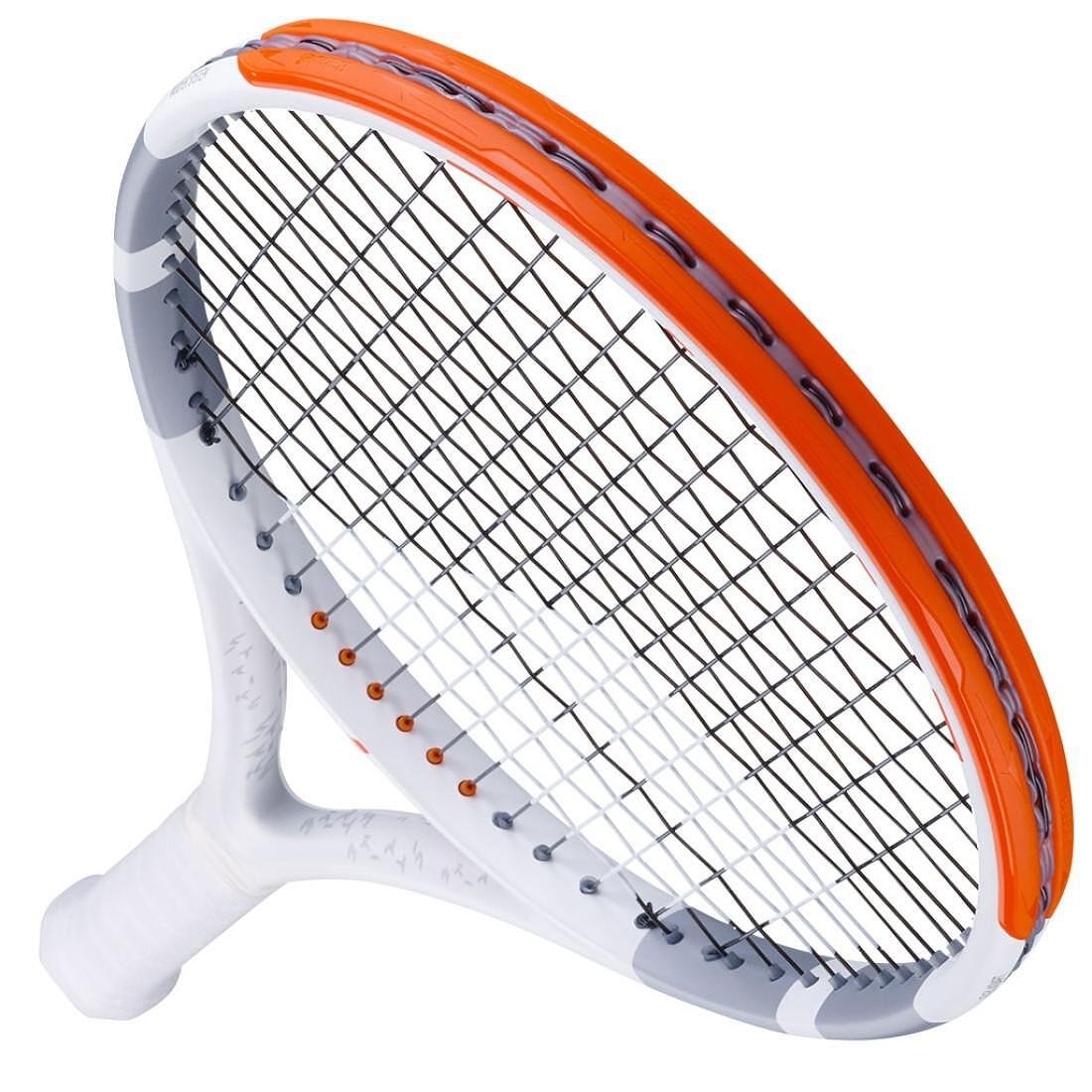 Babolat Evo Strike tennis racket – a powerful and comfortable tennis racket for control and balance.