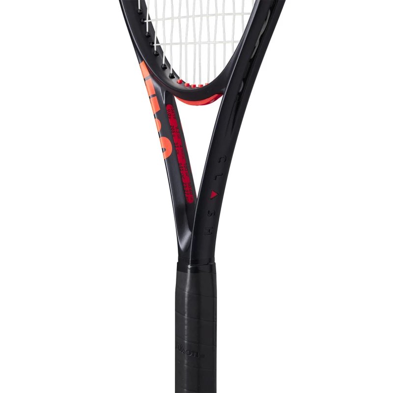 Rachetă de tenis Wilson Clash 100UL V3.0 – rachetă de tenis Wilson Clash ușoară și stabilă pentru control și putere.