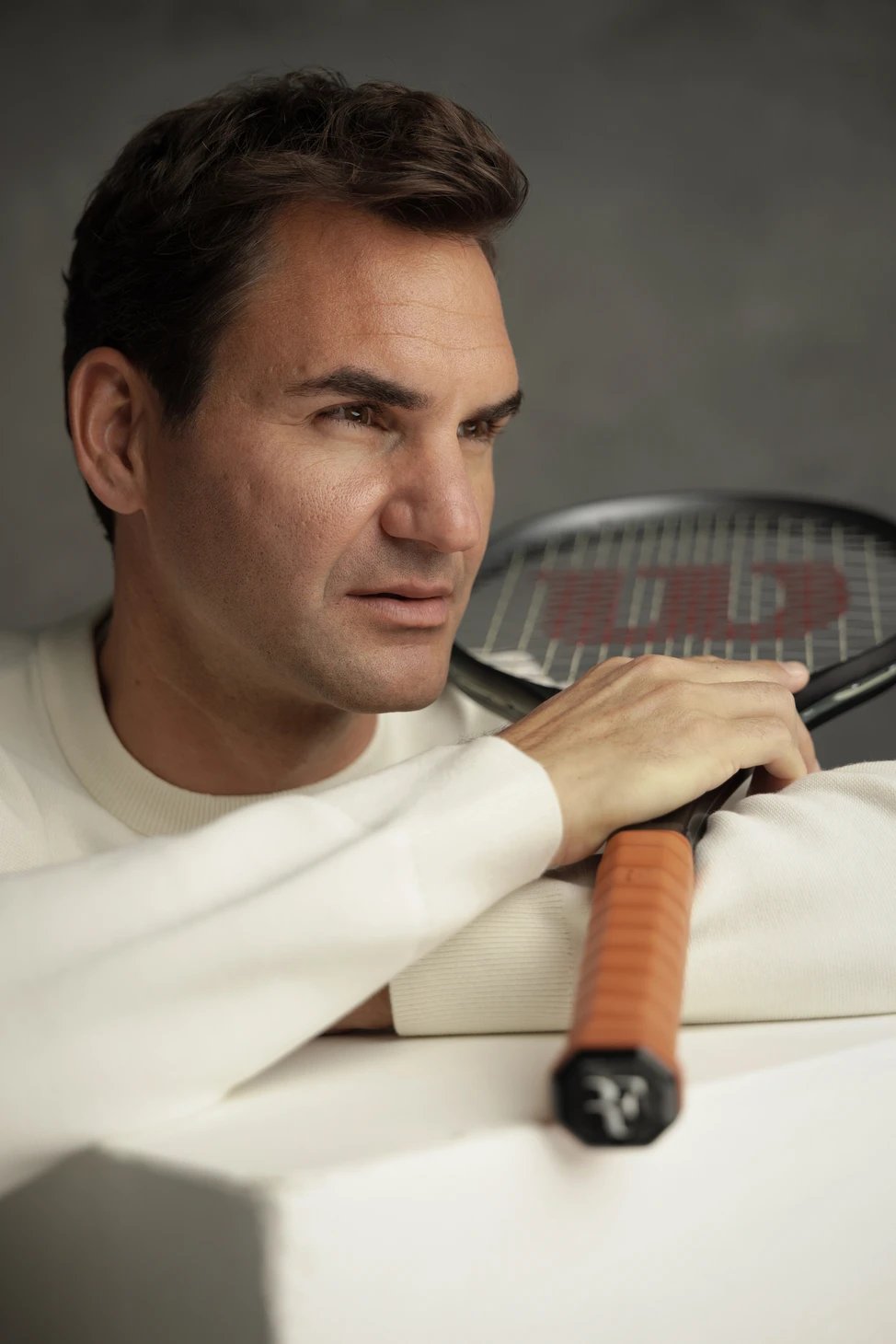 Roger Federer with the Wilson RF 01 Pro 16x19 tennis racket – precision, maneuverability, and control for modern tennis.