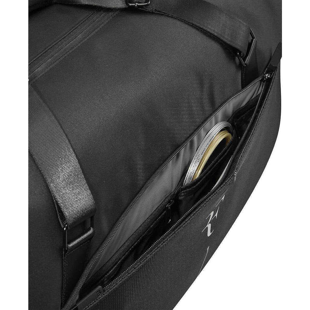 Wilson RF Roger Federer Duffel tennis bag - 6 racquets, black Wilson tennis bag with accessory pocket and space for 6 racquets