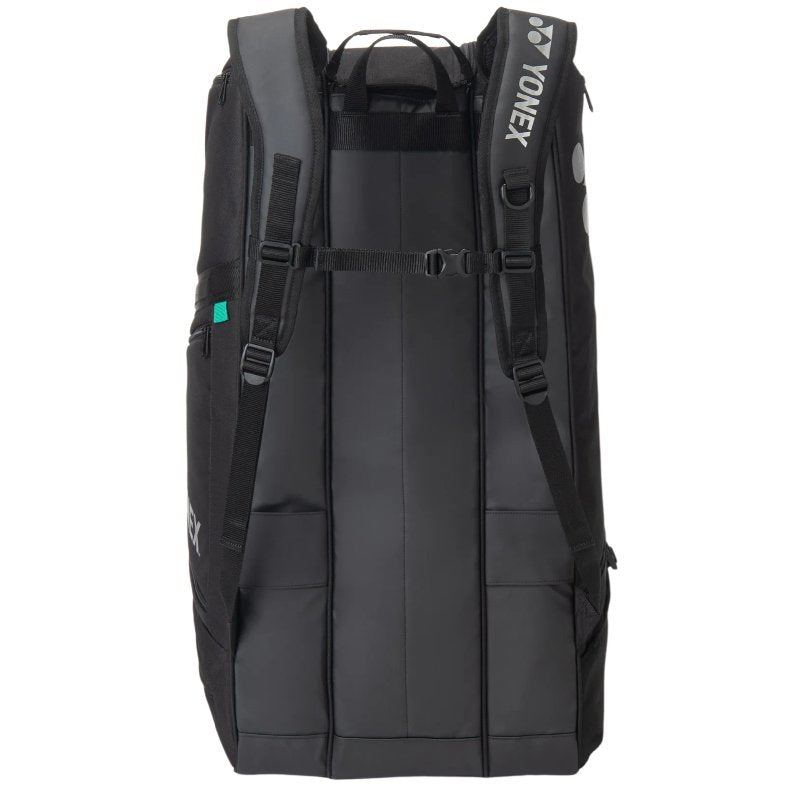 Термобег Yonex Gearlogic Black - 9 ракети с голям капацитет и удобни ремъци за носене.